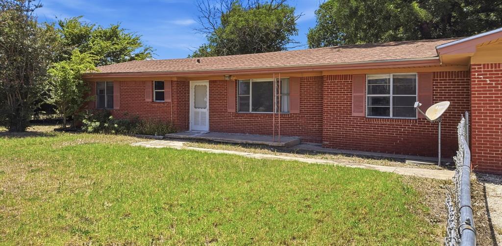 902 S Us Highway 281 Property Photo 2