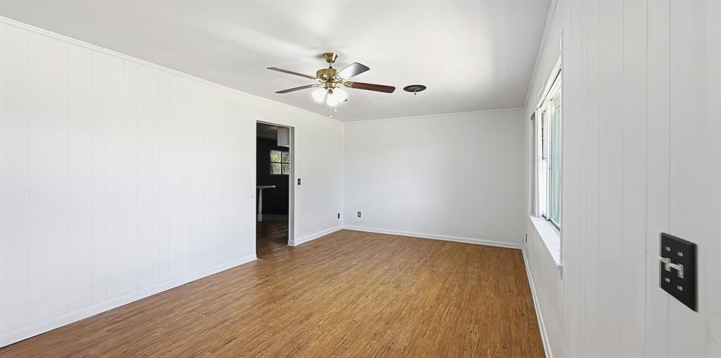 902 S Us Highway 281 Property Photo 3