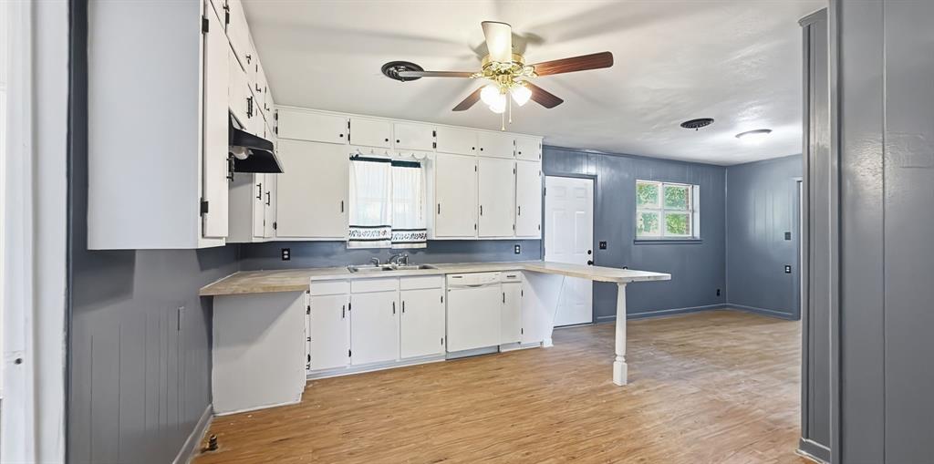 902 S Us Highway 281 Property Photo 5