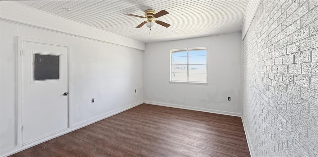 902 S Us Highway 281 Property Photo 7