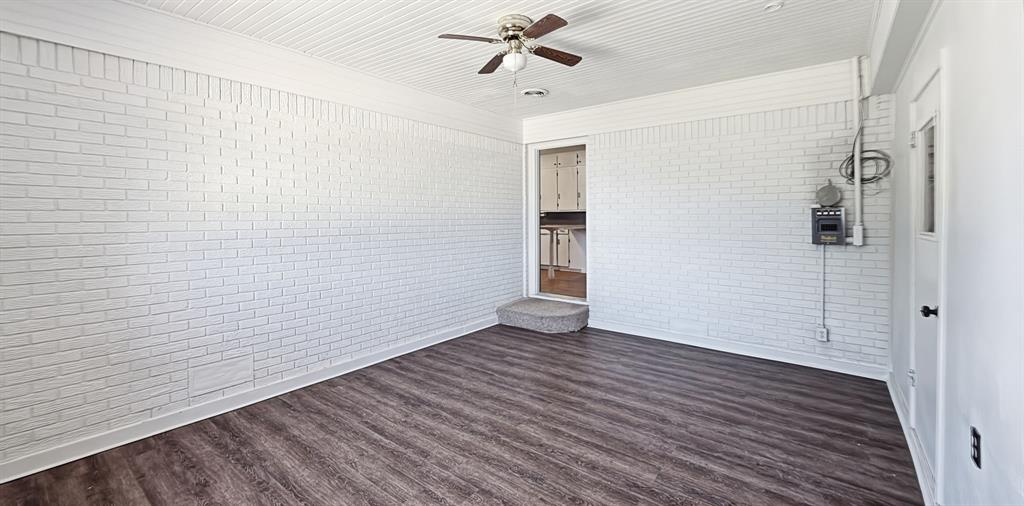 902 S Us Highway 281 Property Photo 8
