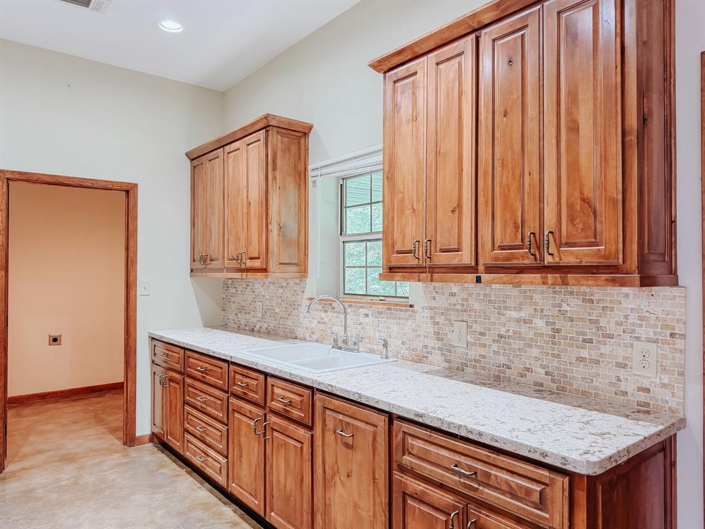 9982 County Road 4200 Property Photo 7
