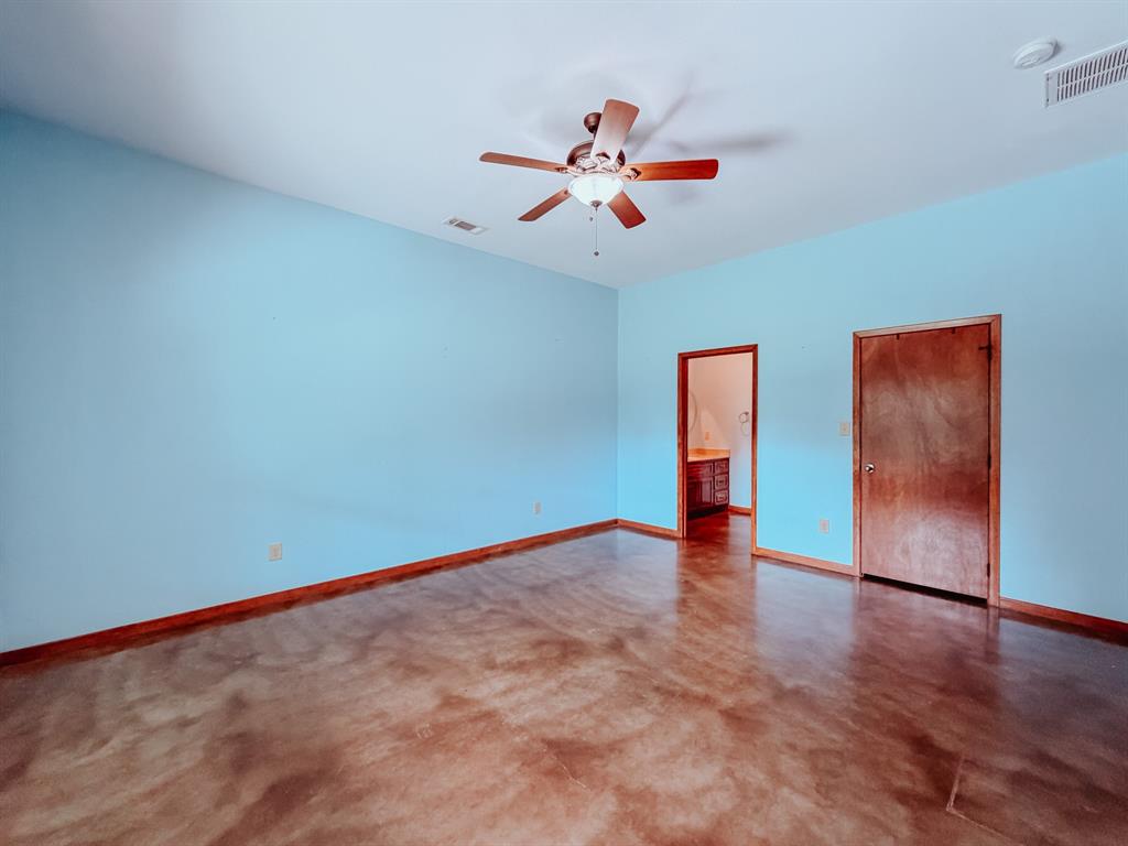 9982 County Road 4200 Property Photo 11
