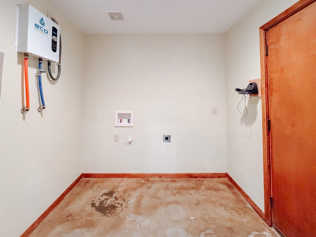 9982 County Road 4200 Property Photo 18