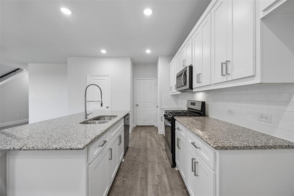 804 Aroco Bend Property Photo 4