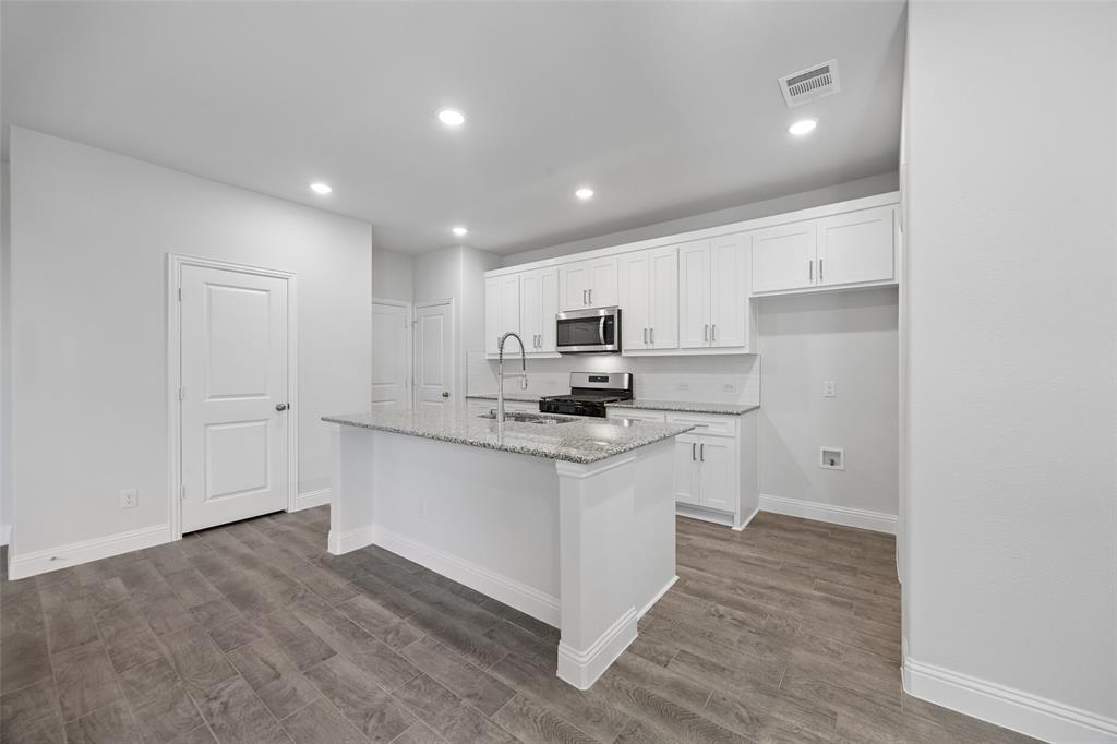 804 Aroco Bend Property Photo 6