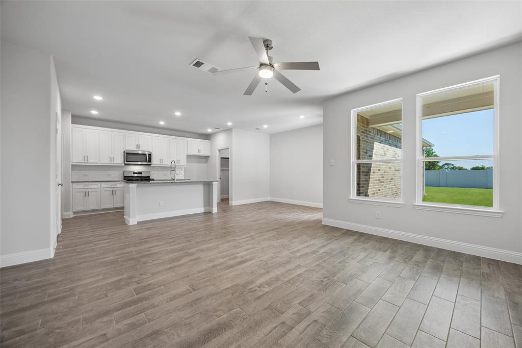 804 Aroco Bend Property Photo 8