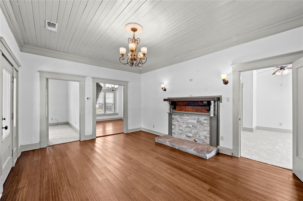 269 E Holley Street Property Photo 4