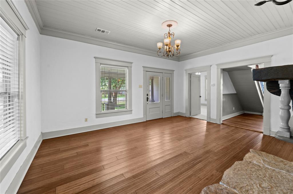 269 E Holley Street Property Photo 5