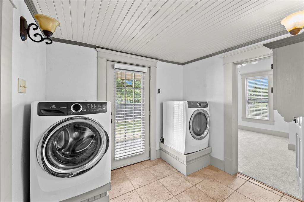 269 E Holley Street Property Photo 17