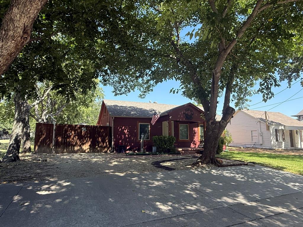 528 S Coppell Road Property Photo 2