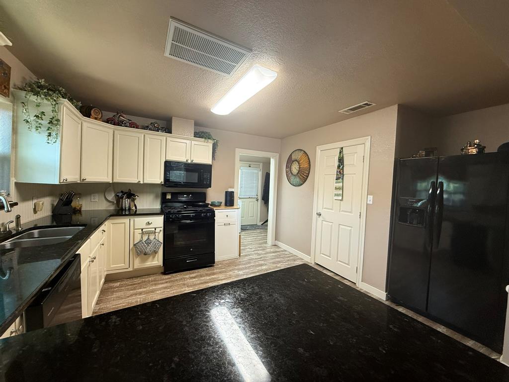 528 S Coppell Road Property Photo 4