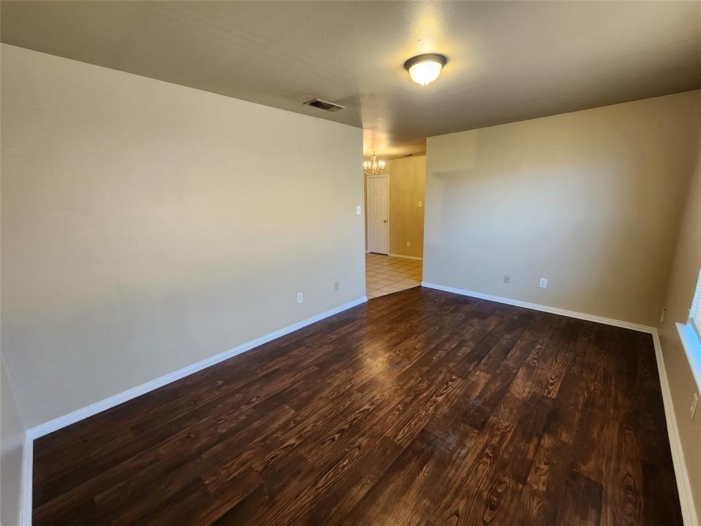 939 Baker Street Property Photo 2