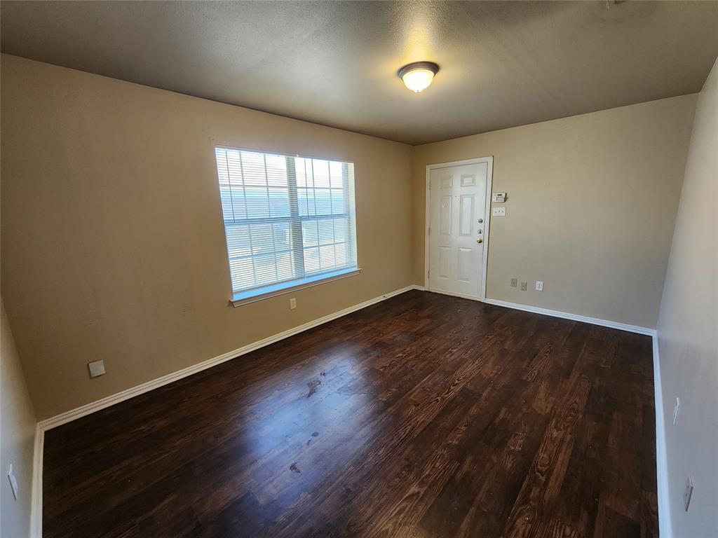 939 Baker Street Property Photo 3
