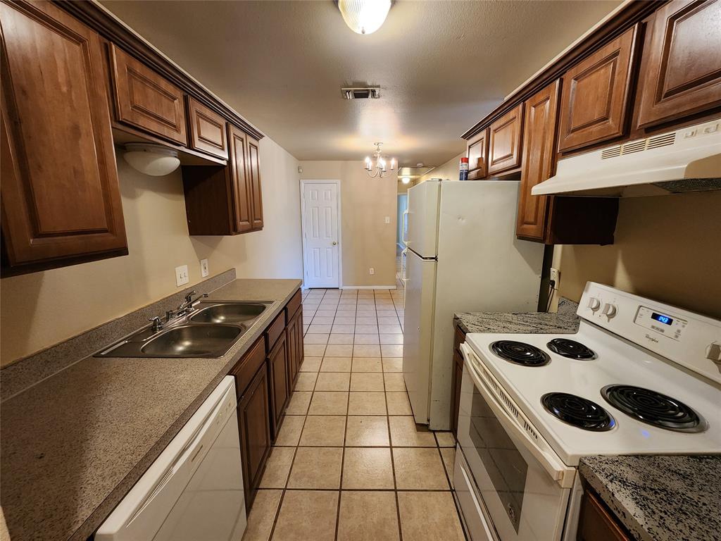 939 Baker Street Property Photo 7