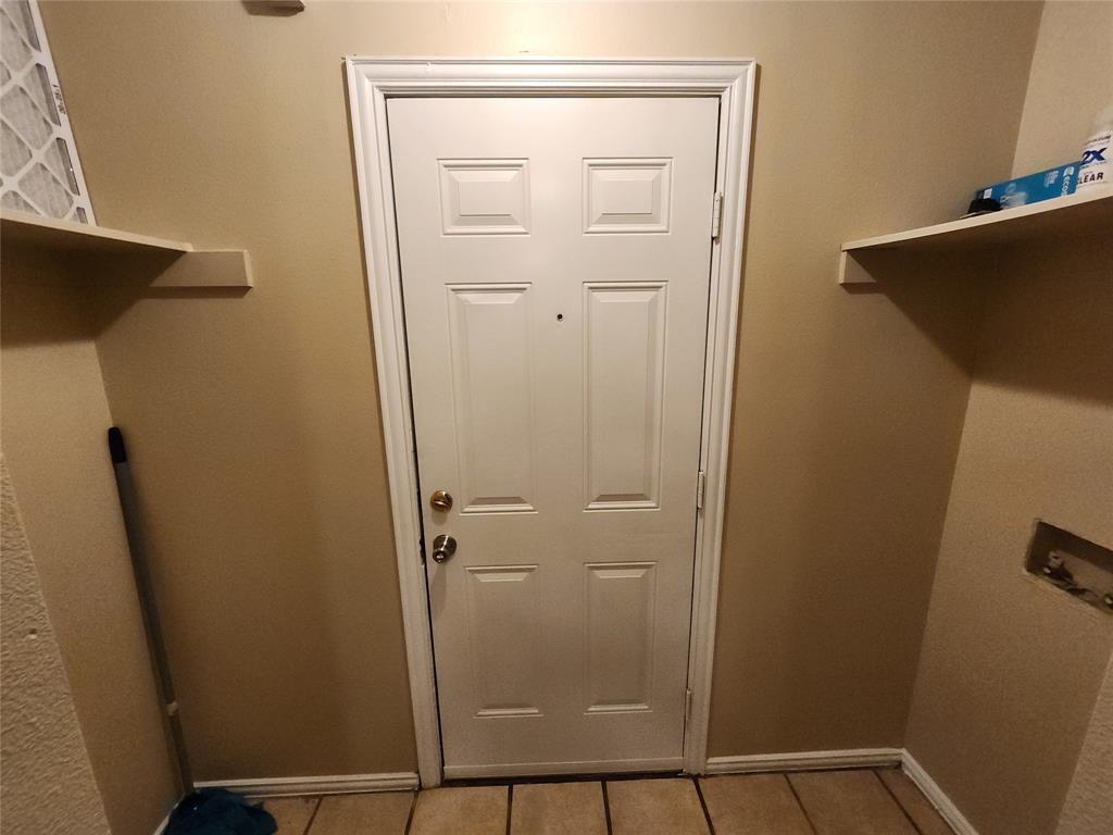 939 Baker Street Property Photo 8