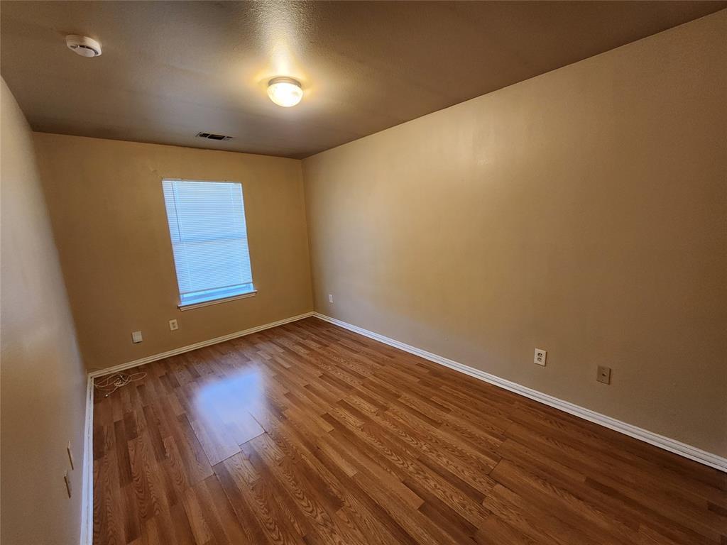 939 Baker Street Property Photo 9