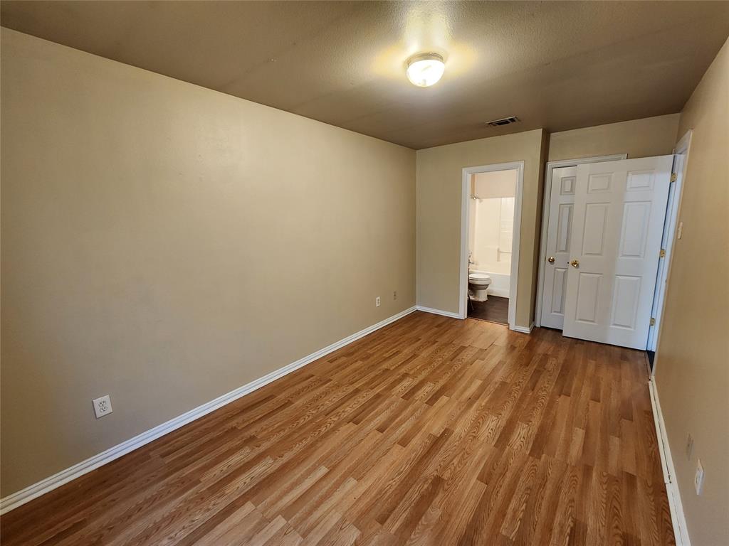 939 Baker Street Property Photo 10
