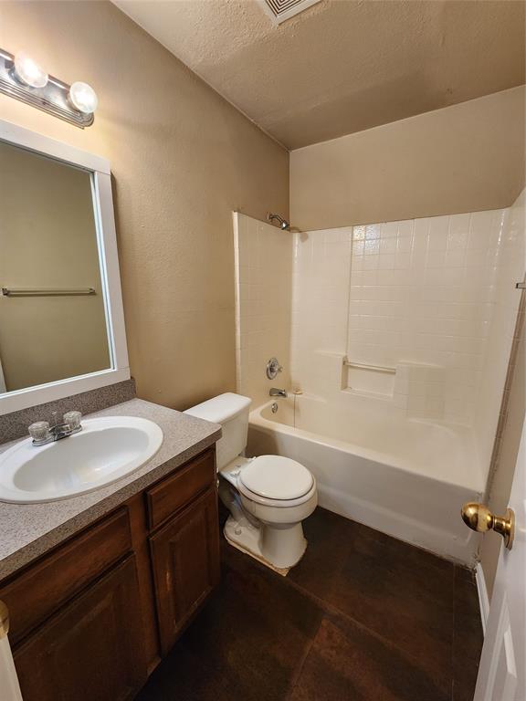 939 Baker Street Property Photo 11
