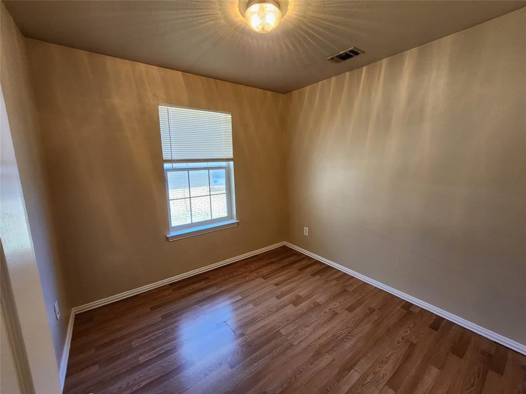 939 Baker Street Property Photo 15
