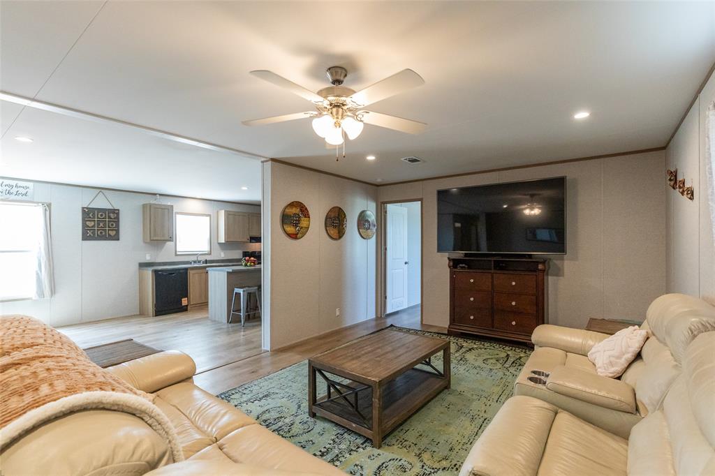 8077 Private Road 4143 Property Photo 4