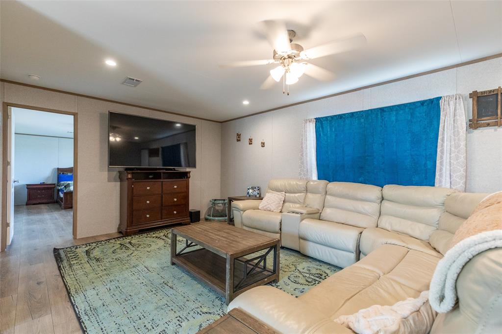 8077 Private Road 4143 Property Photo 5