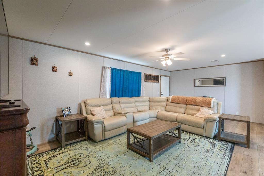 8077 Private Road 4143 Property Photo 6
