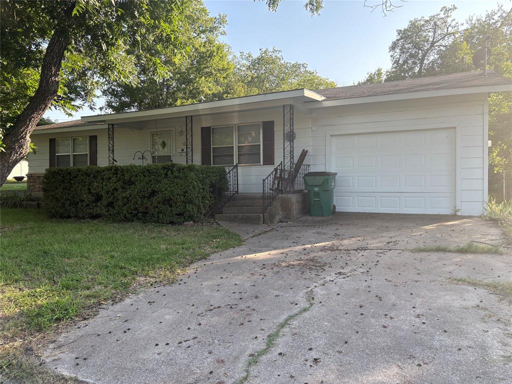 307 S Avenue P Property Photo 1