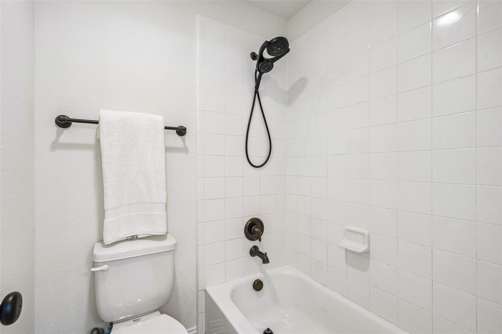 932 Champions Court Property Photo 25