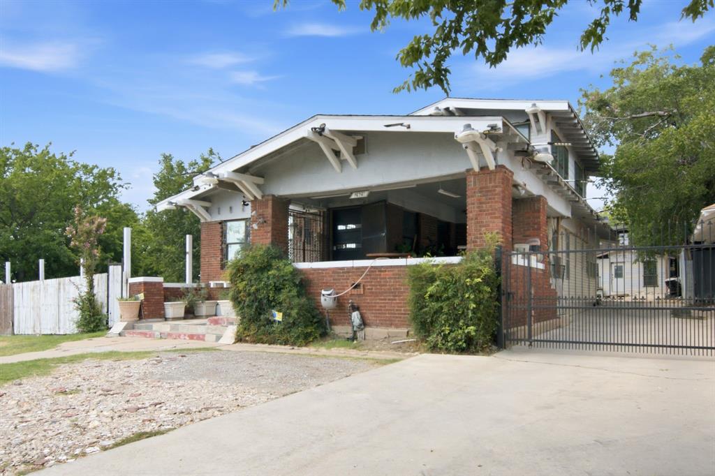2929 E Lancaster Avenue Property Photo 2