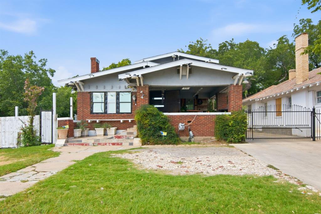 2929 E Lancaster Avenue Property Photo 3