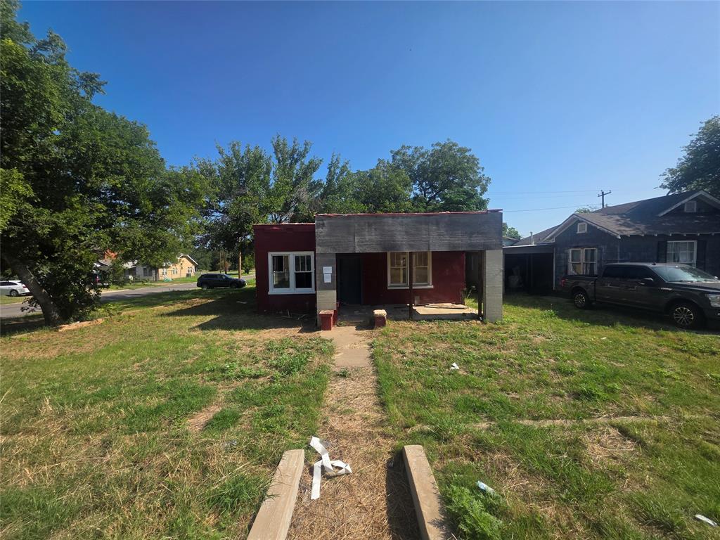 1100 E Walker Street Property Photo 1