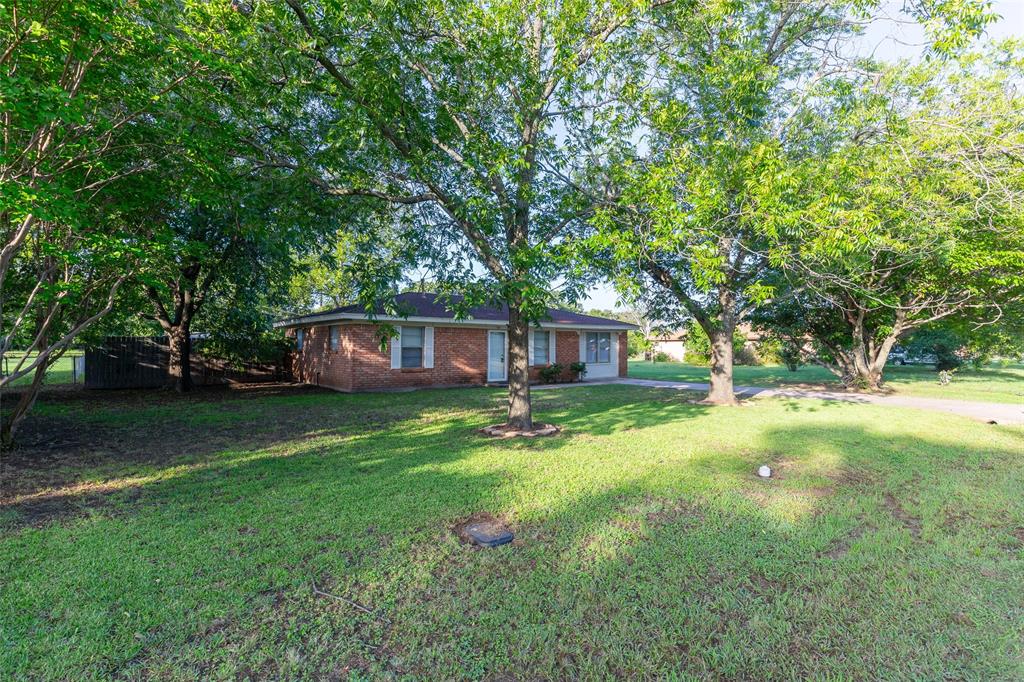 301 Sandy Lane Property Photo 4