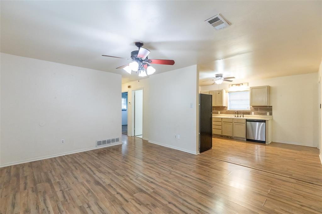 301 Sandy Lane Property Photo 6