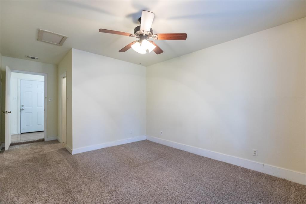 301 Sandy Lane Property Photo 11