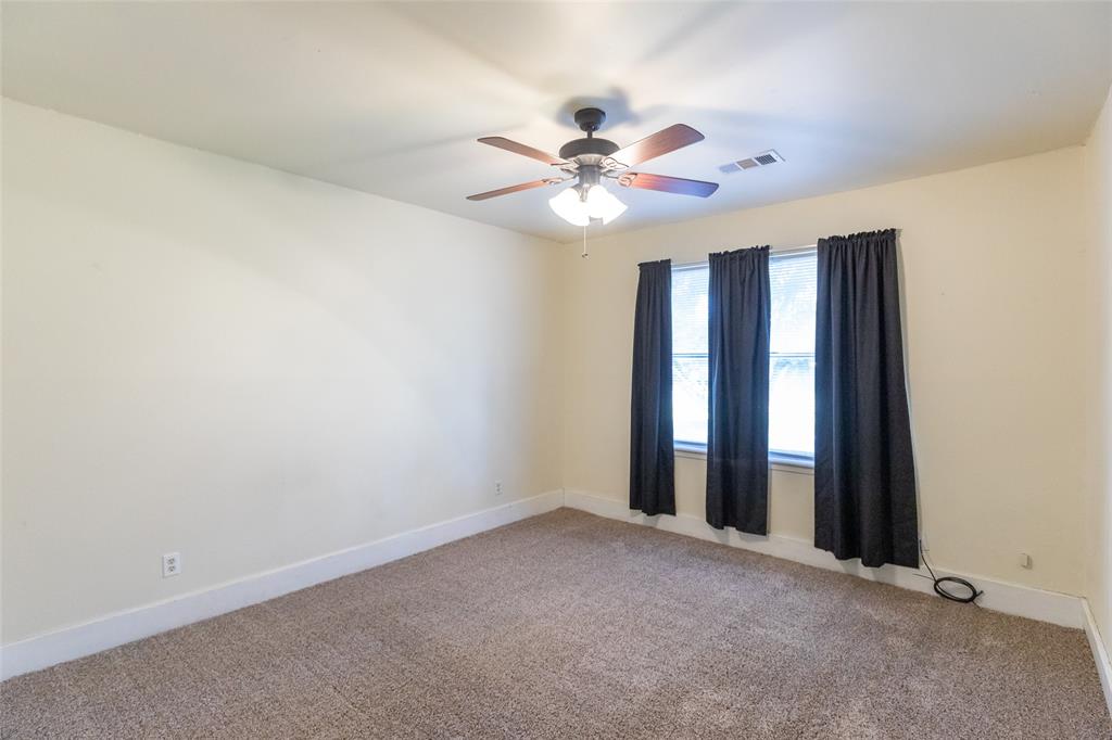 301 Sandy Lane Property Photo 12