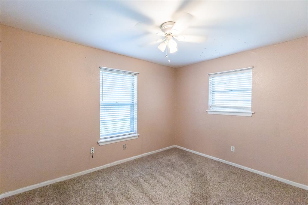 301 Sandy Lane Property Photo 17