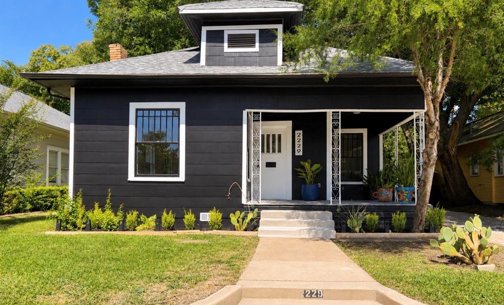 2229 College Avenue Property Photo 1