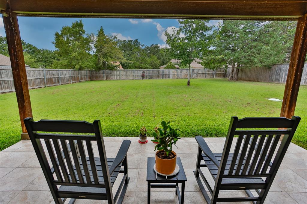 110 E Iriquois Drive Property Photo 2