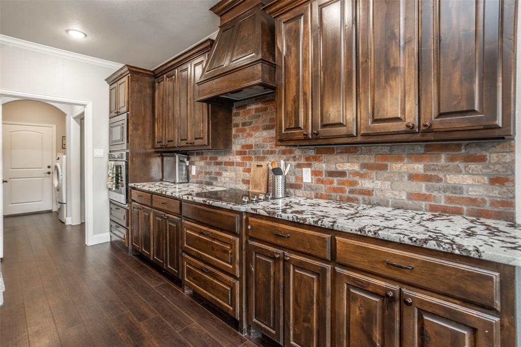 110 E Iriquois Drive Property Photo 15
