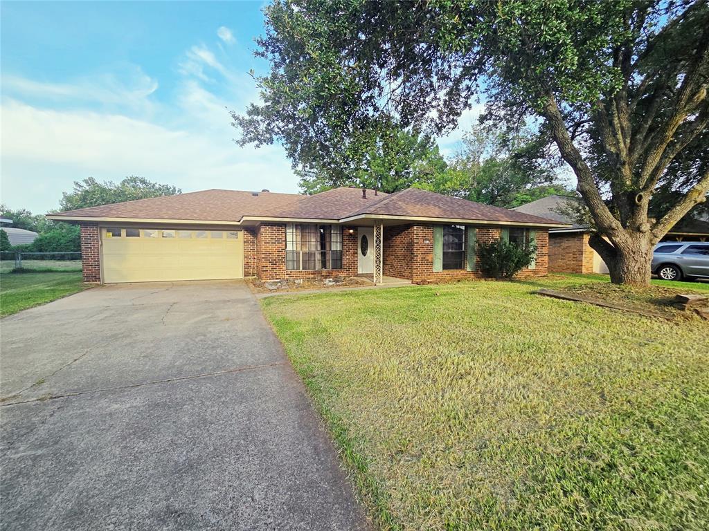 4911 Longstreet Place Property Photo 1