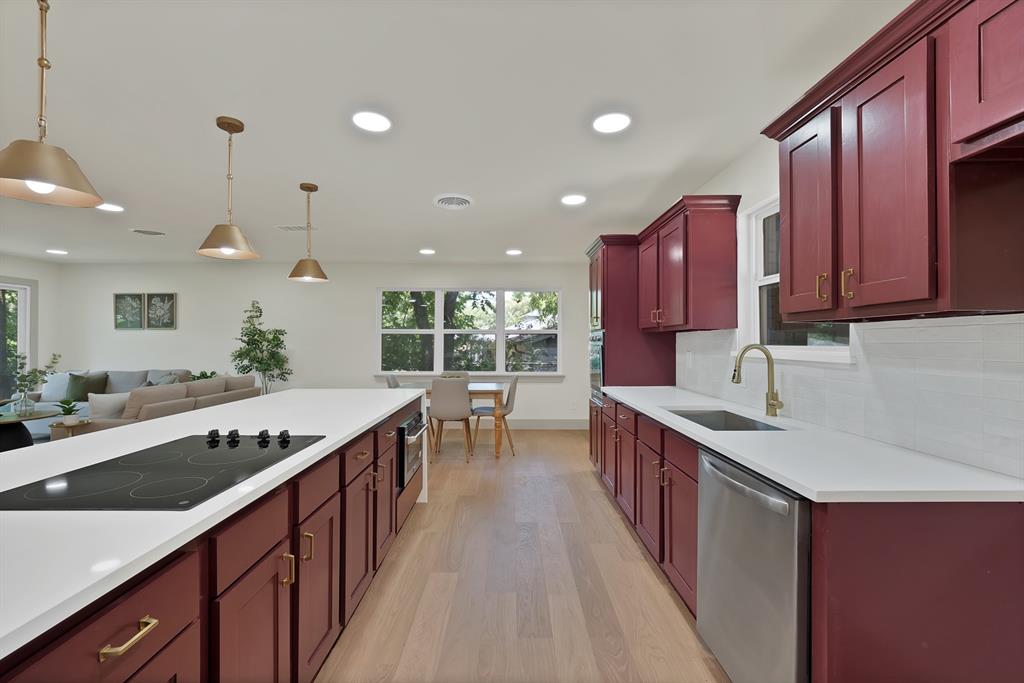 1816 Ridgmar Boulevard Property Photo 11