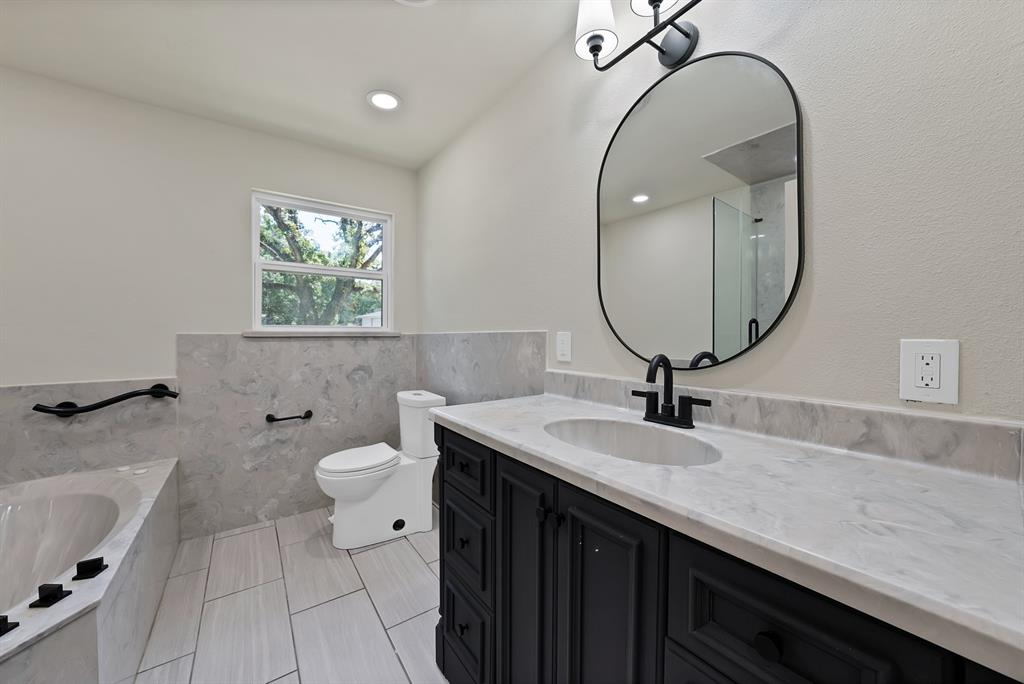 1816 Ridgmar Boulevard Property Photo 25