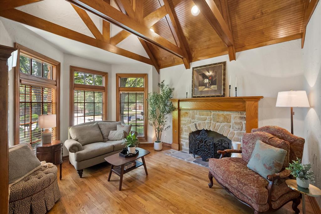 2111 Castle View Road Property Photo 6