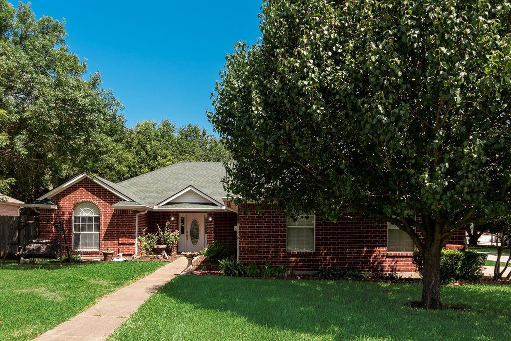 301 South Circle Property Photo 1