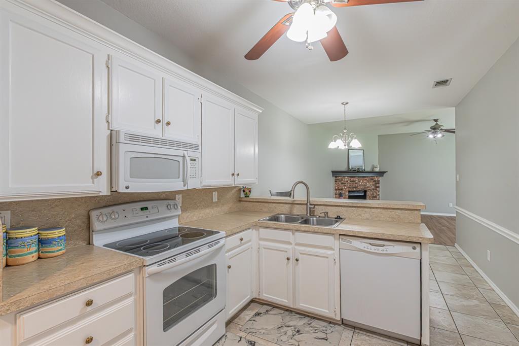 9265 Meandering Drive Property Photo 6