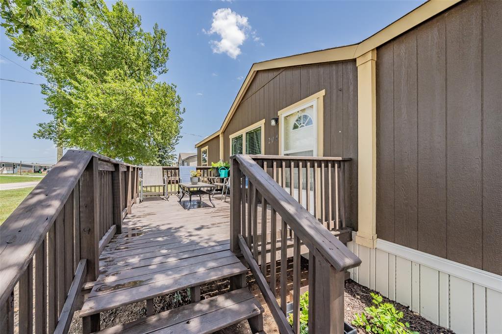204 Overland Trail Property Photo 5