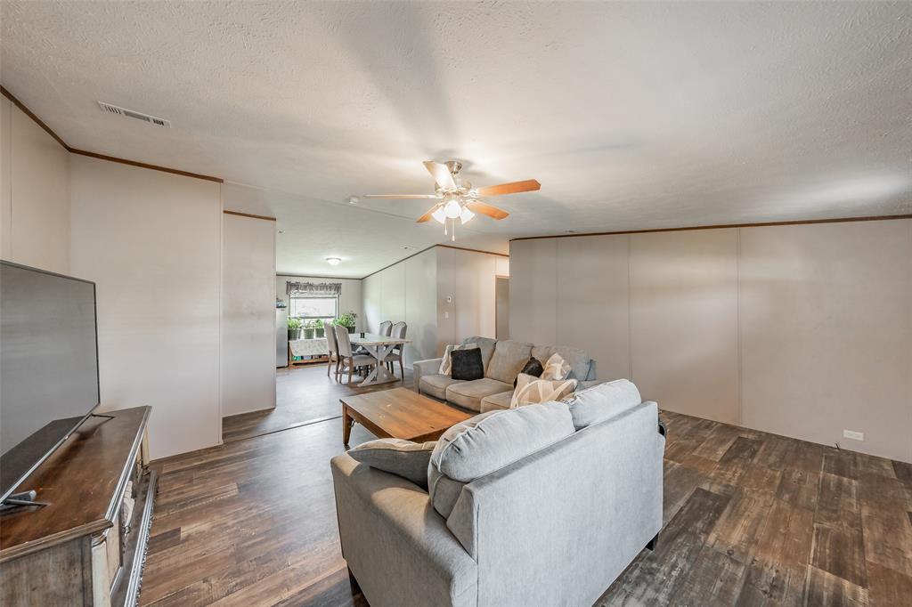 204 Overland Trail Property Photo 14