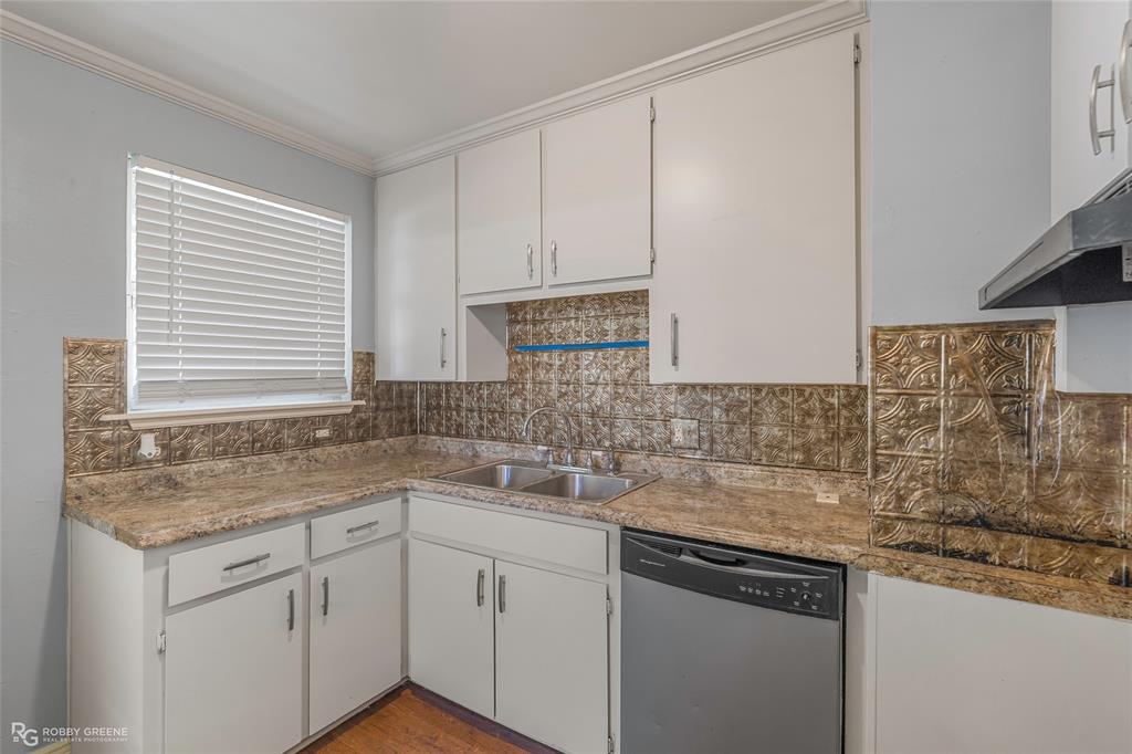 724 E Washington Street Property Photo 4