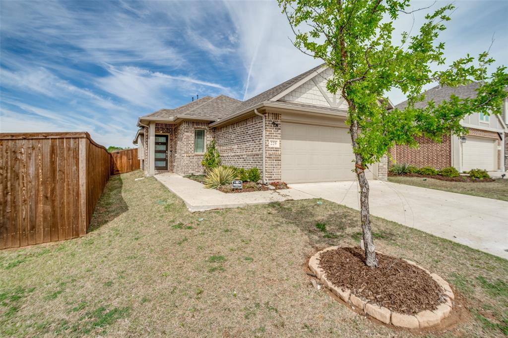 229 Town Park Avenue Property Photo 2